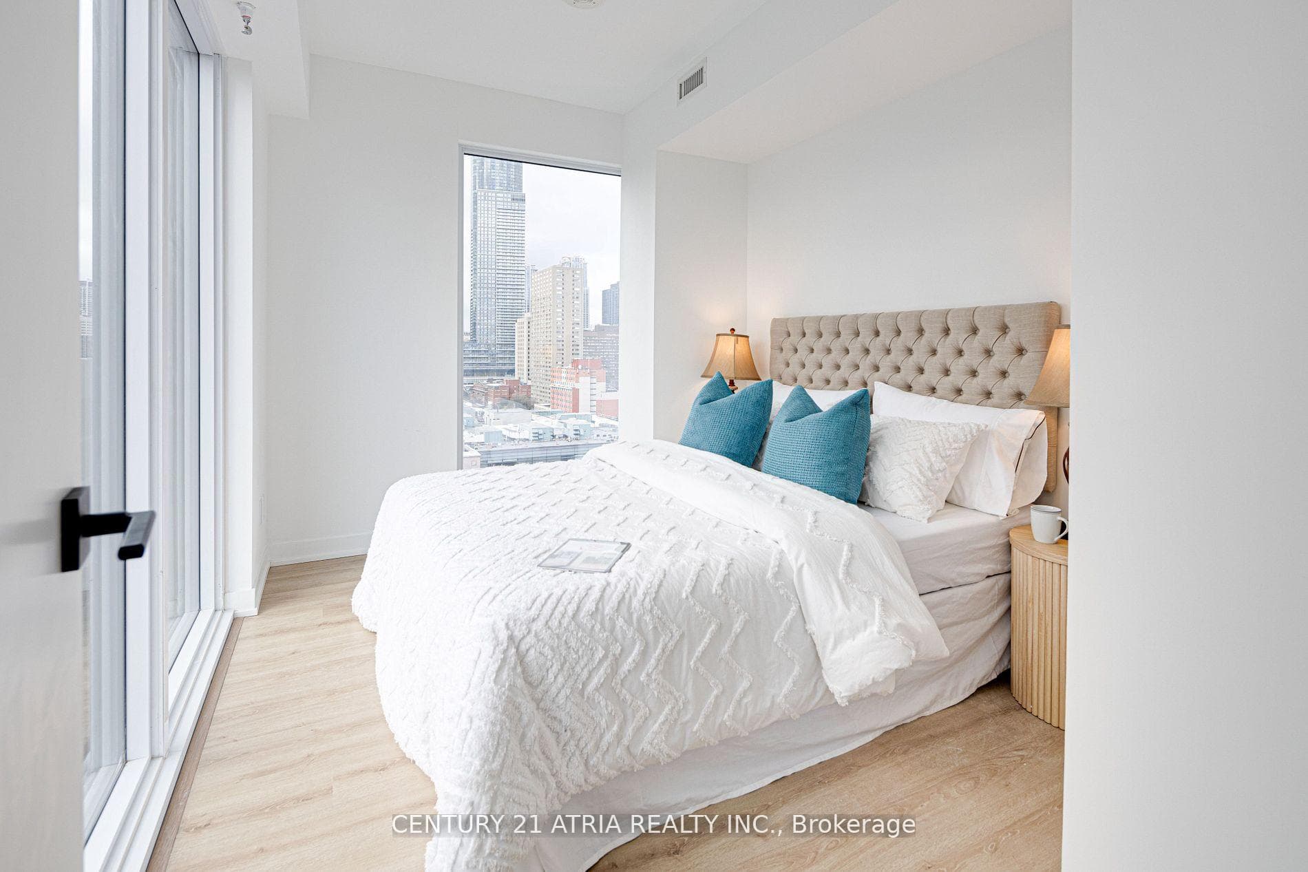 319 Jarvis Street Unit 1602 photo 8