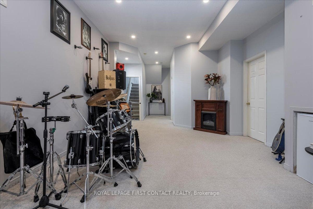 36 CHURCHLAND Drive photo 22