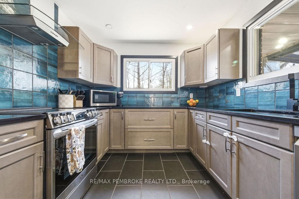 551 Laurentian Drive photo 15