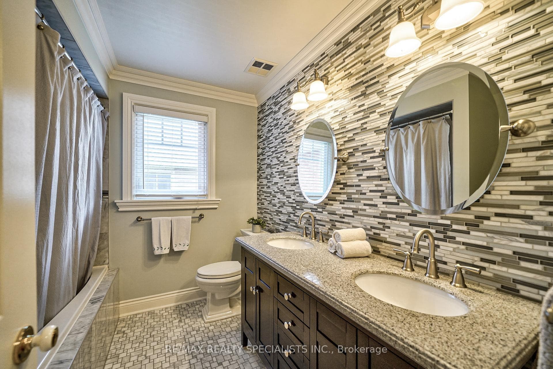 6820 Dillingwood Drive photo 23