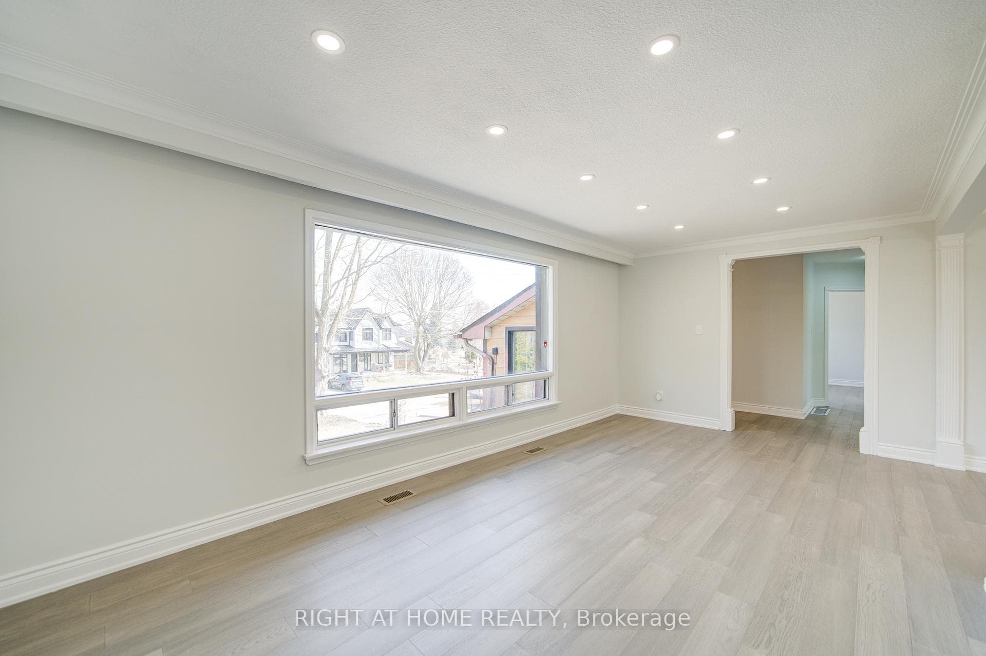 326 Jaybell Grove photo 6