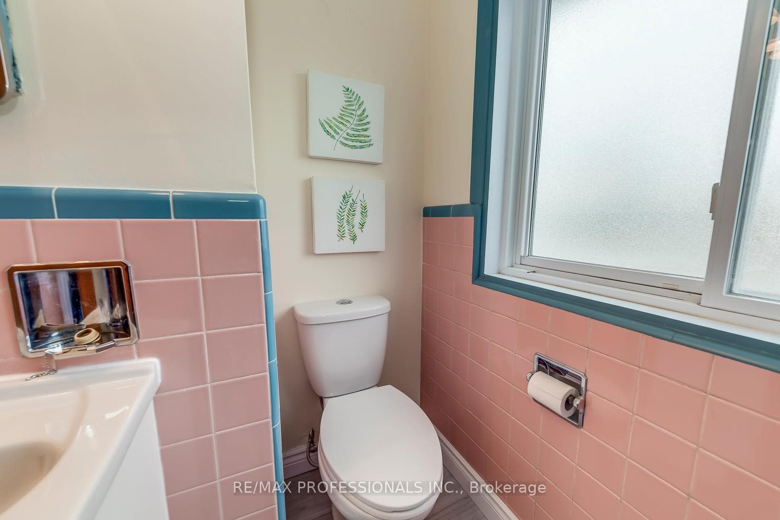 4022 Bloor Street photo 30