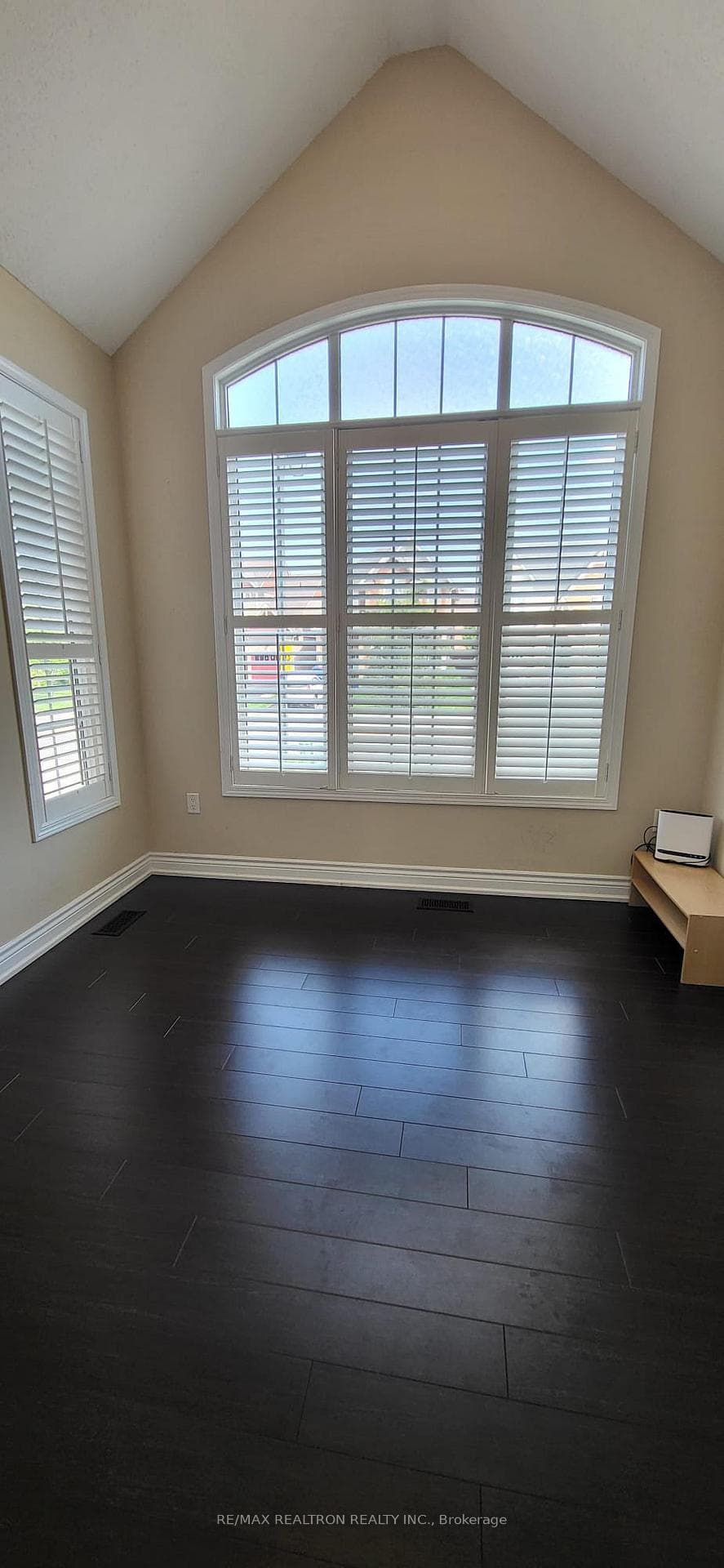 207 Dymott Avenue photo 4