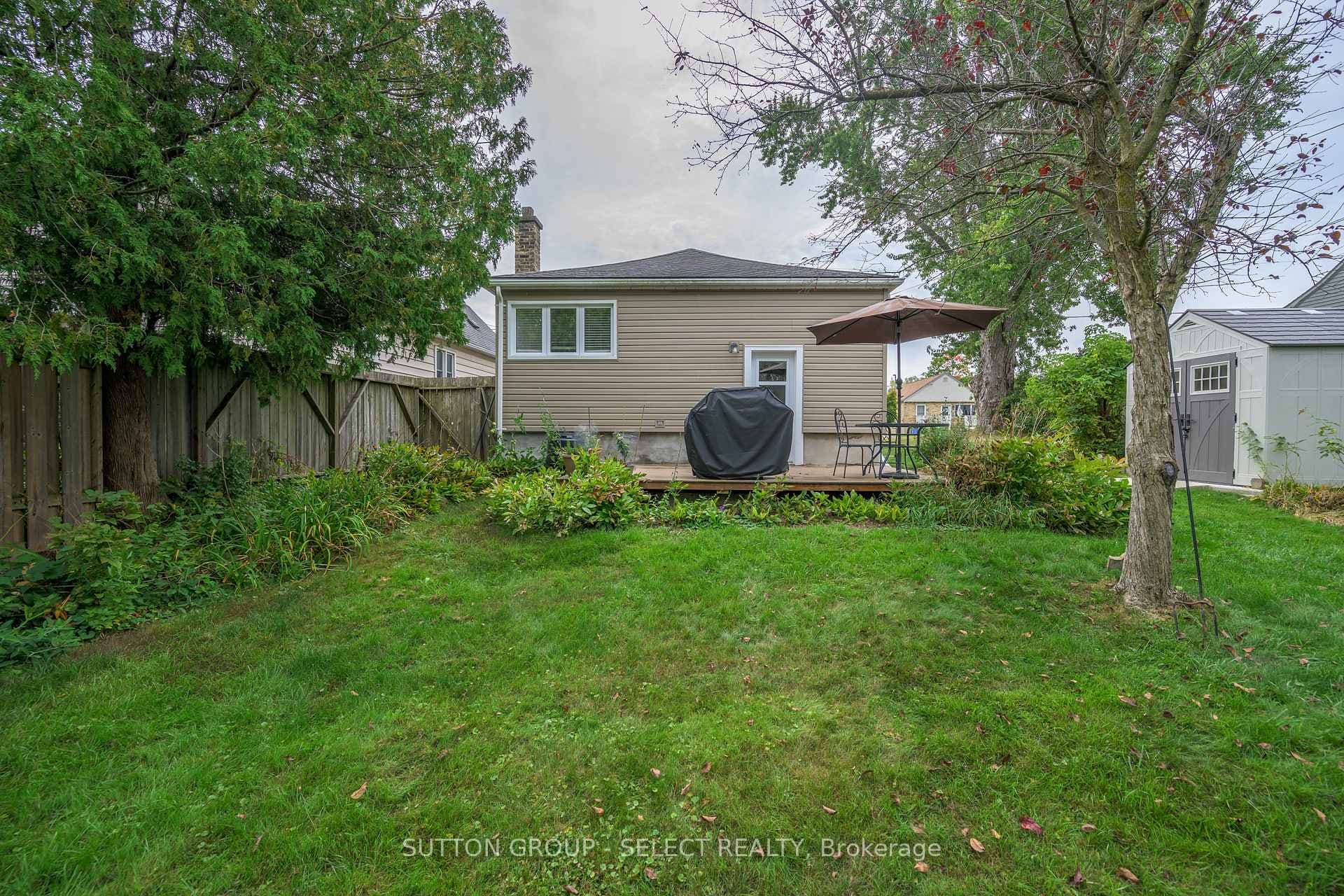 358 Dieppe Street photo 11