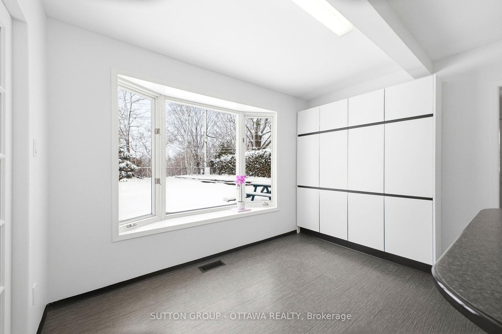 1075 Chelsea Street photo 16