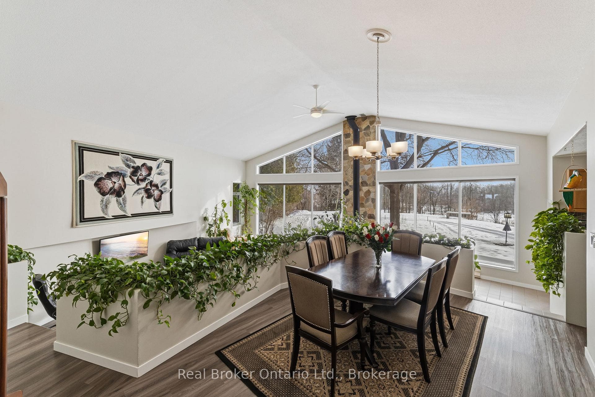 295 Brant Road photo 2