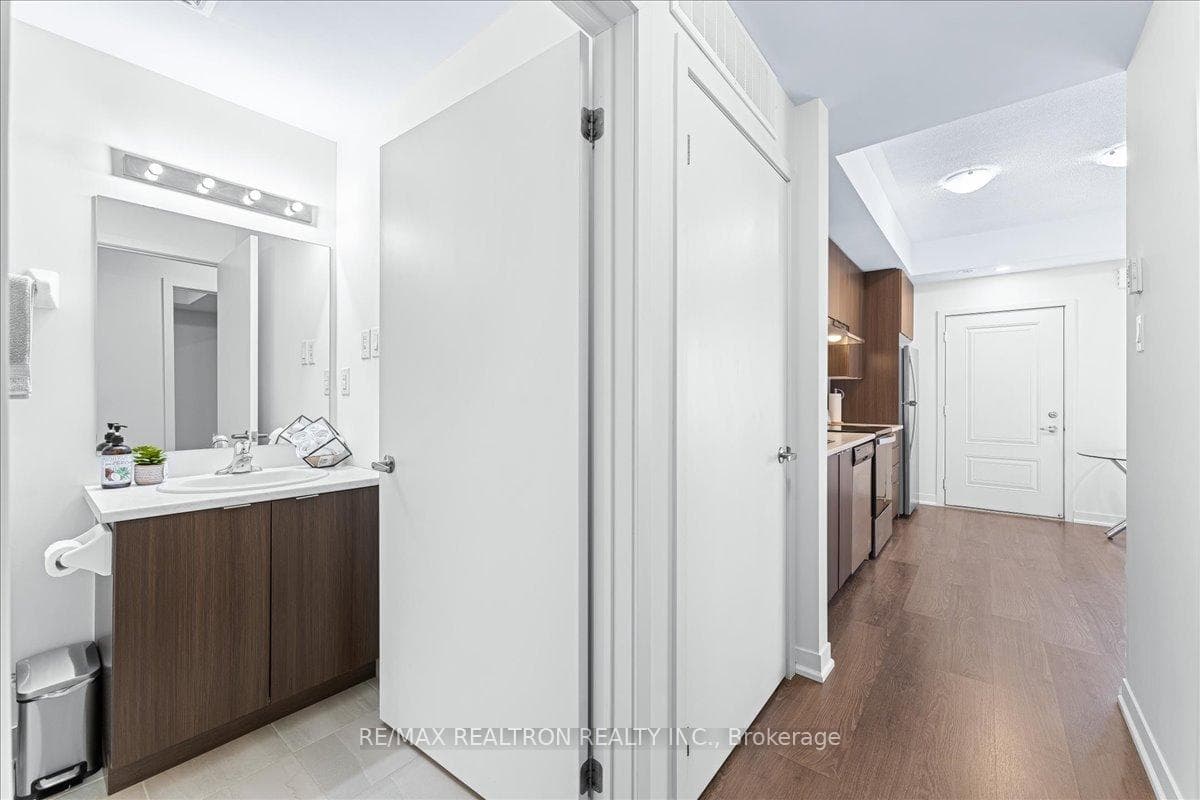 60 Orchid Place Drive Unit TH-14 photo 25