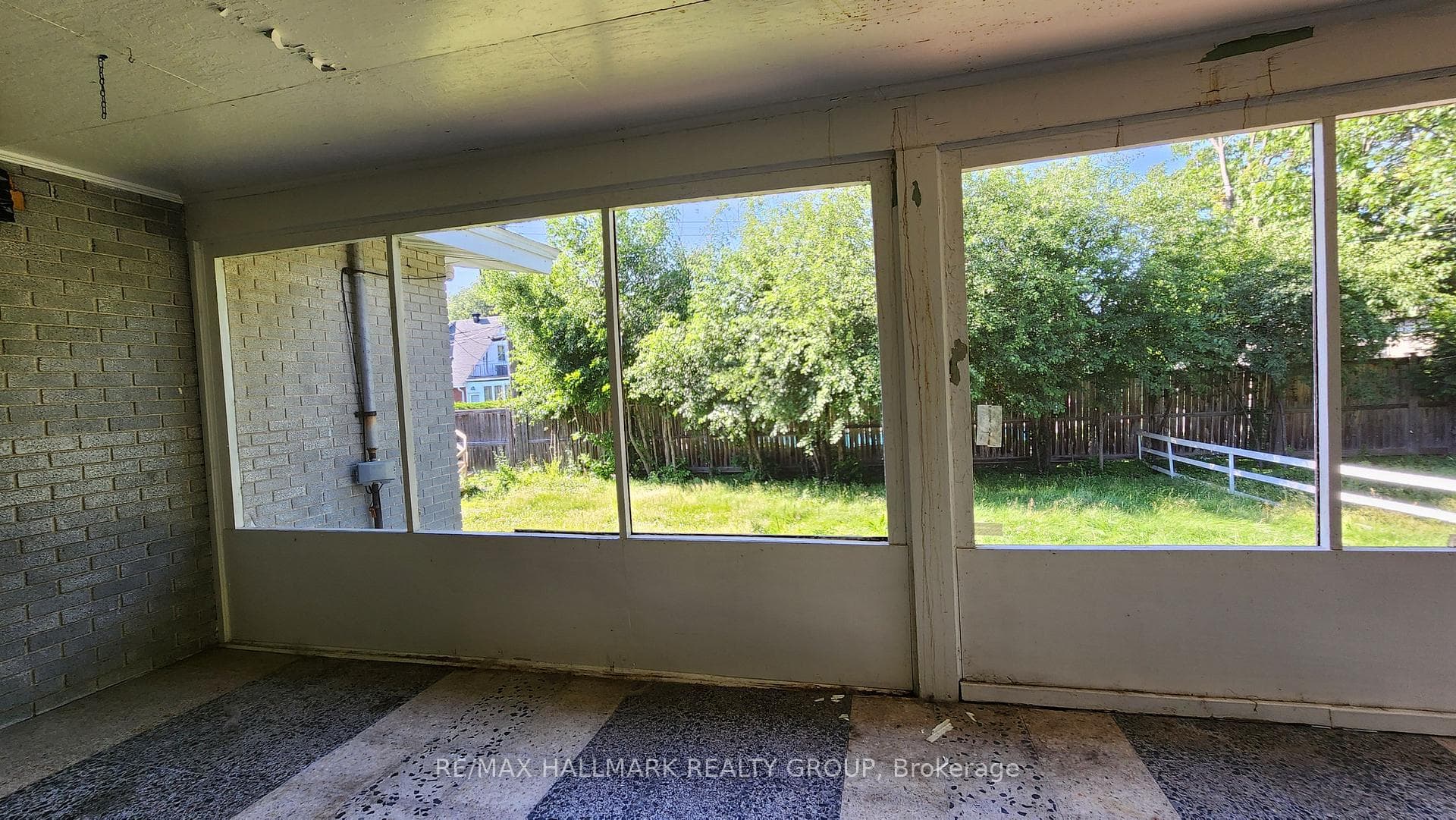 447 ROGER Road photo 18