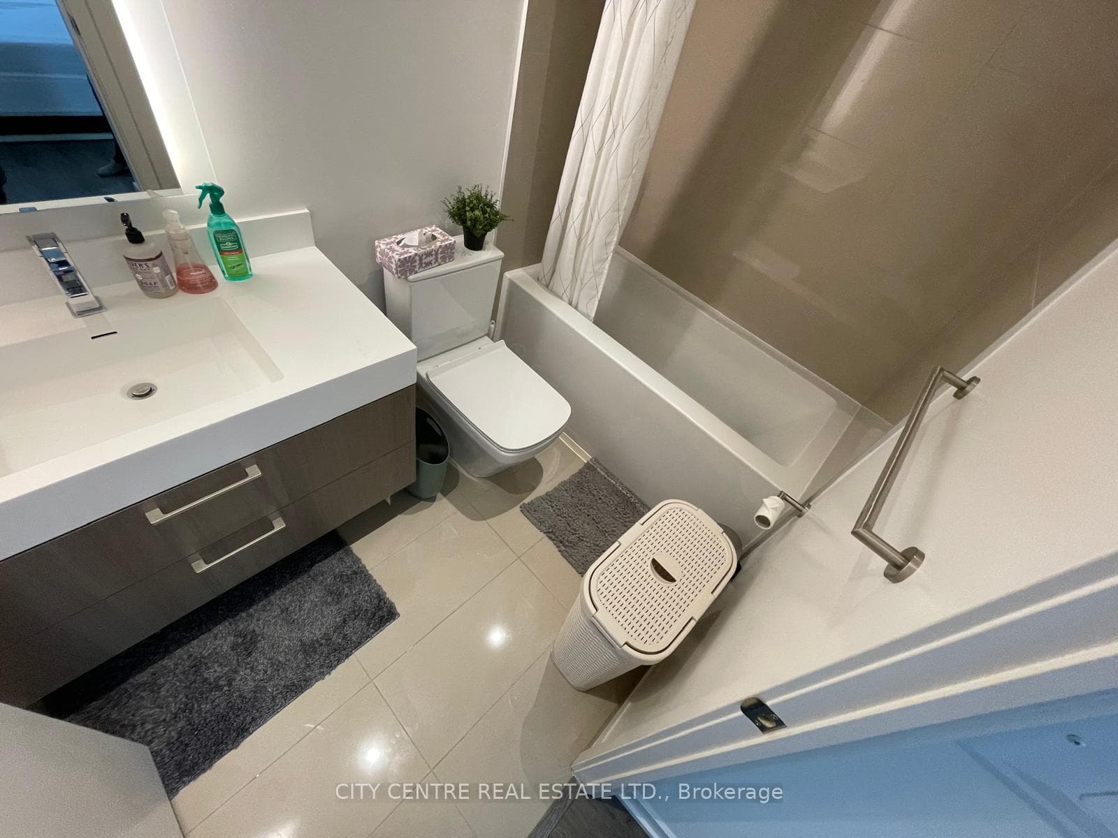 1 Yorkville Avenue Unit 1602 photo 5