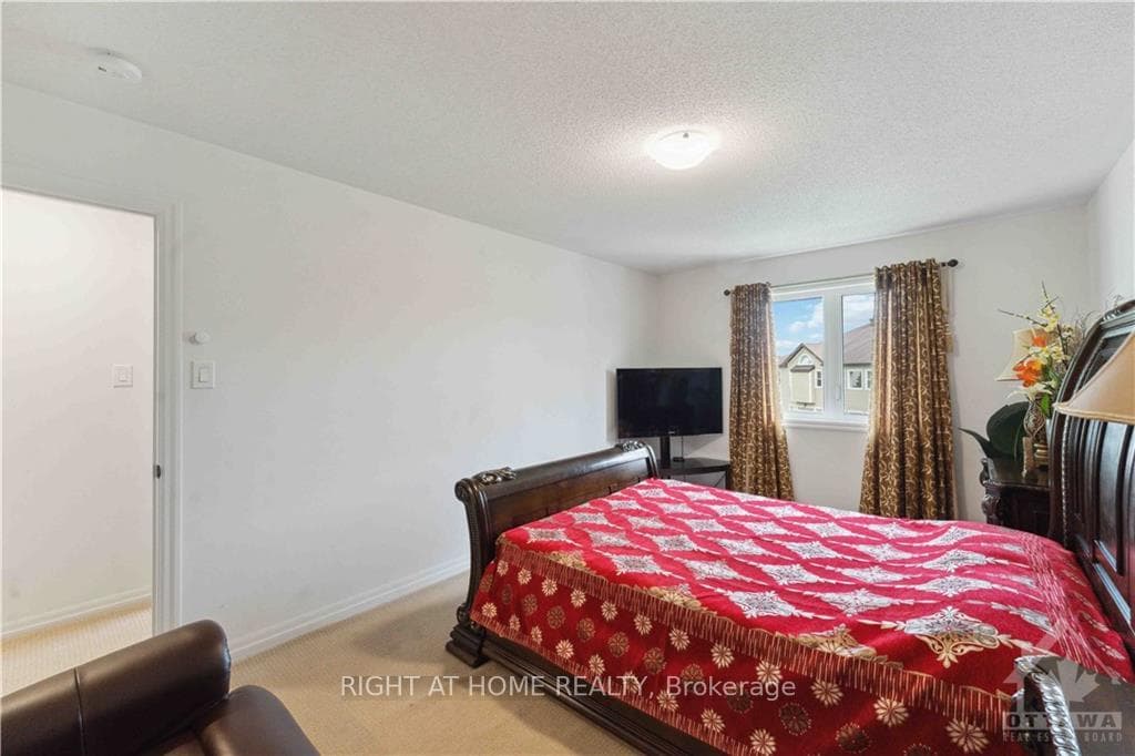 546 PEERLESS Street photo 14