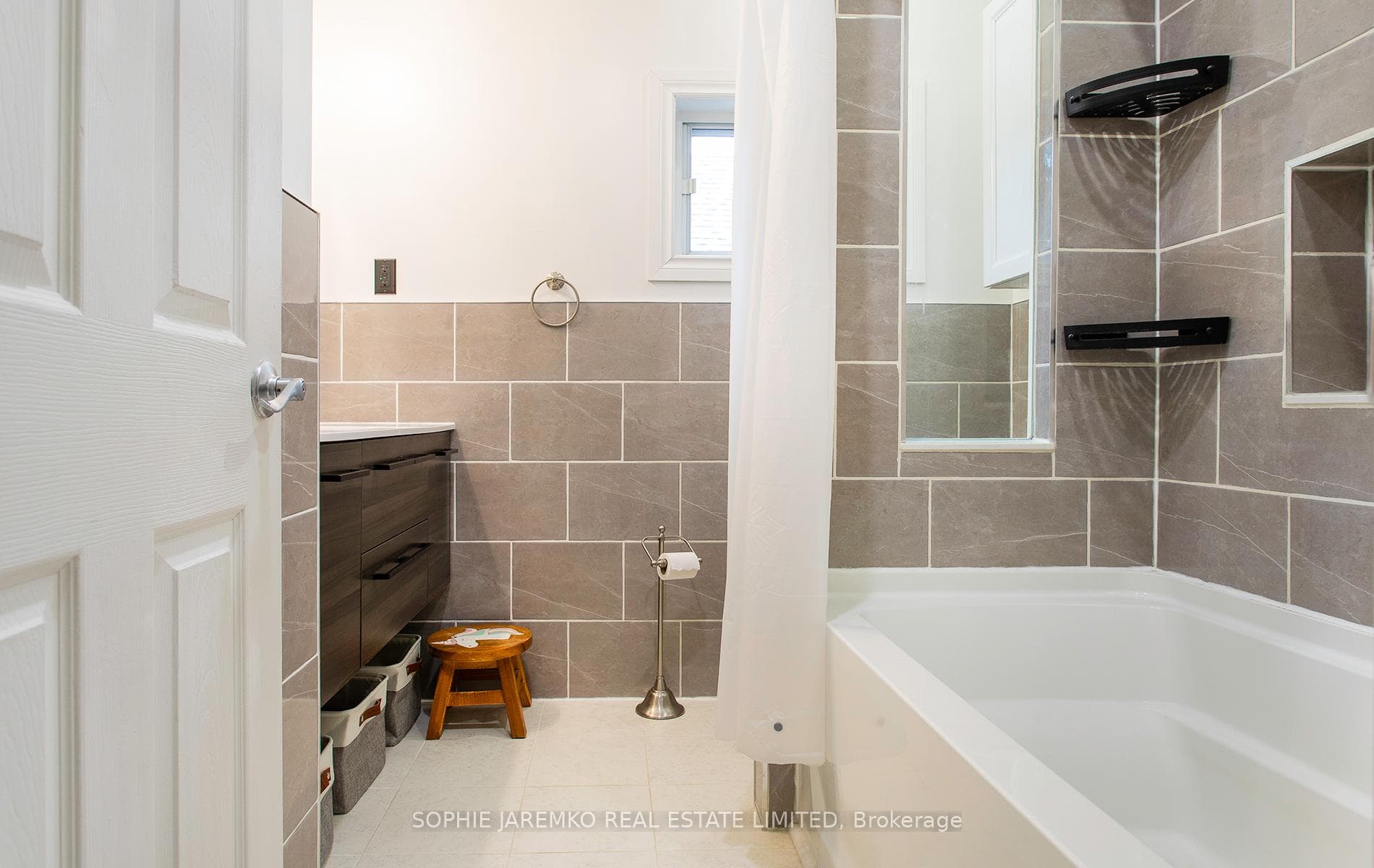 2nd floor renovated 4 pc bathroom.