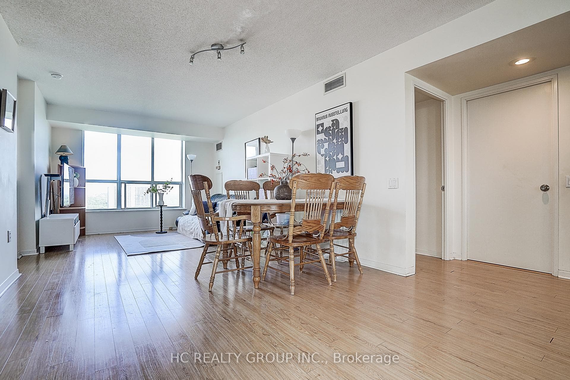 21 Overlea Boulevard Unit 1602 photo 8