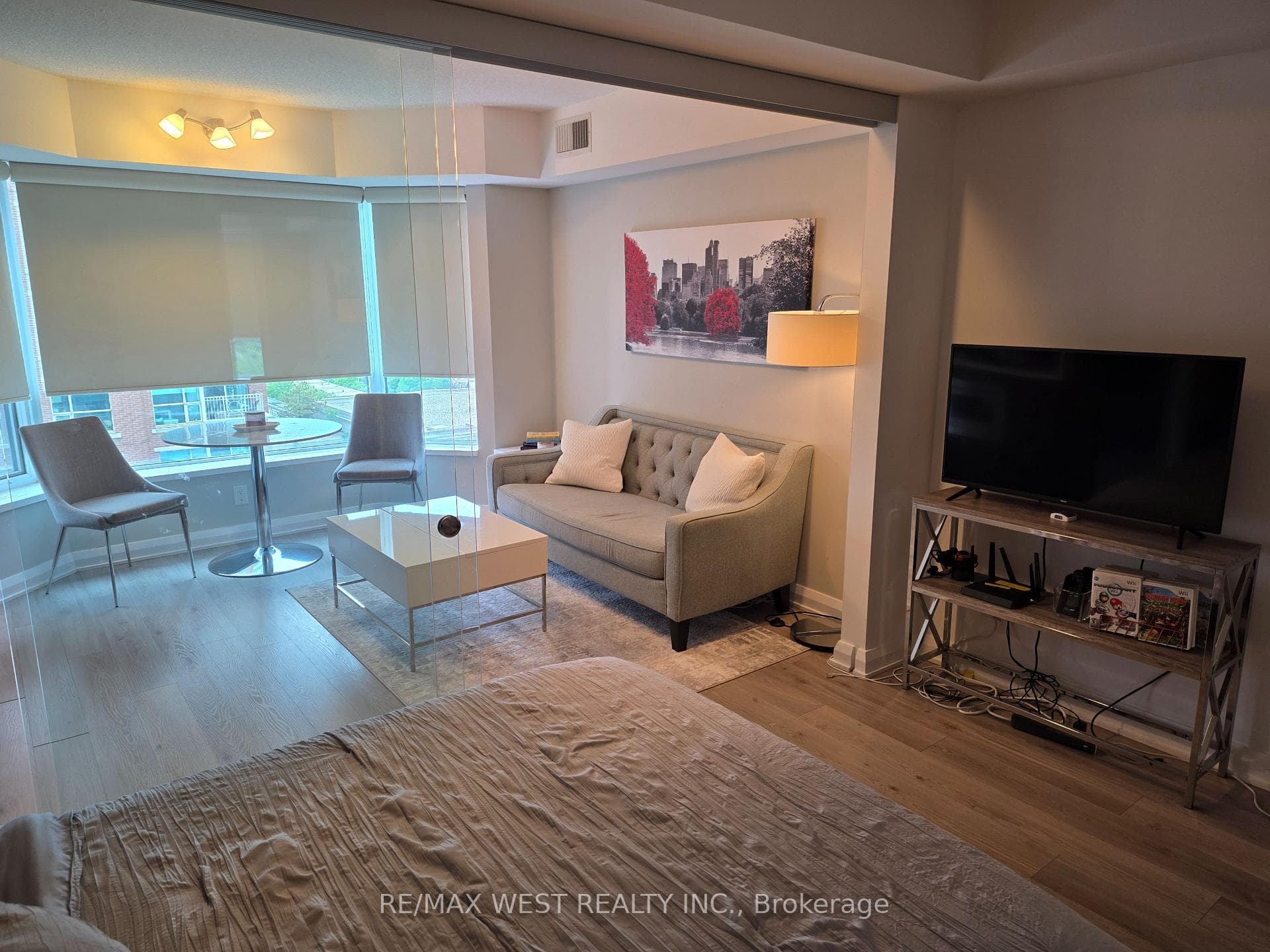 155 Yorkville Avenue Unit 1416 photo 3