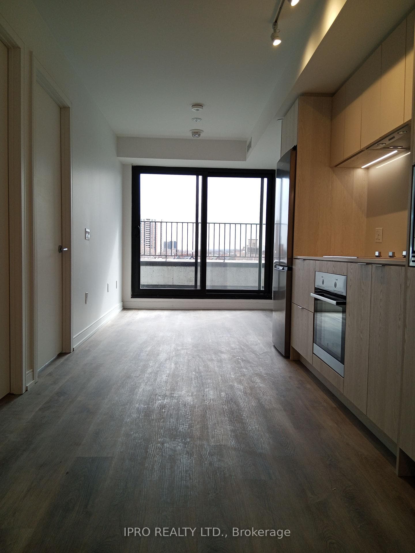 1 Jarvis Street Unit 529 photo 4