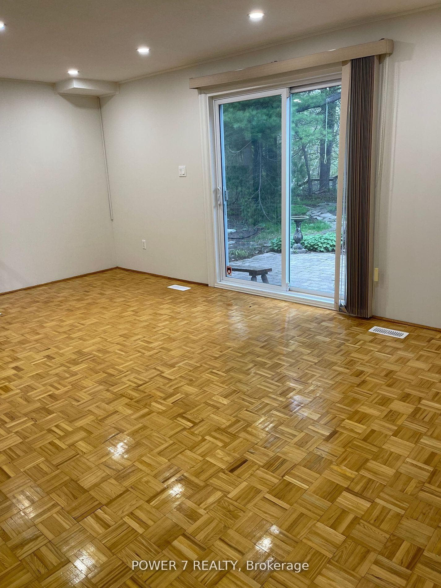 7 Banfield Avenue photo 10