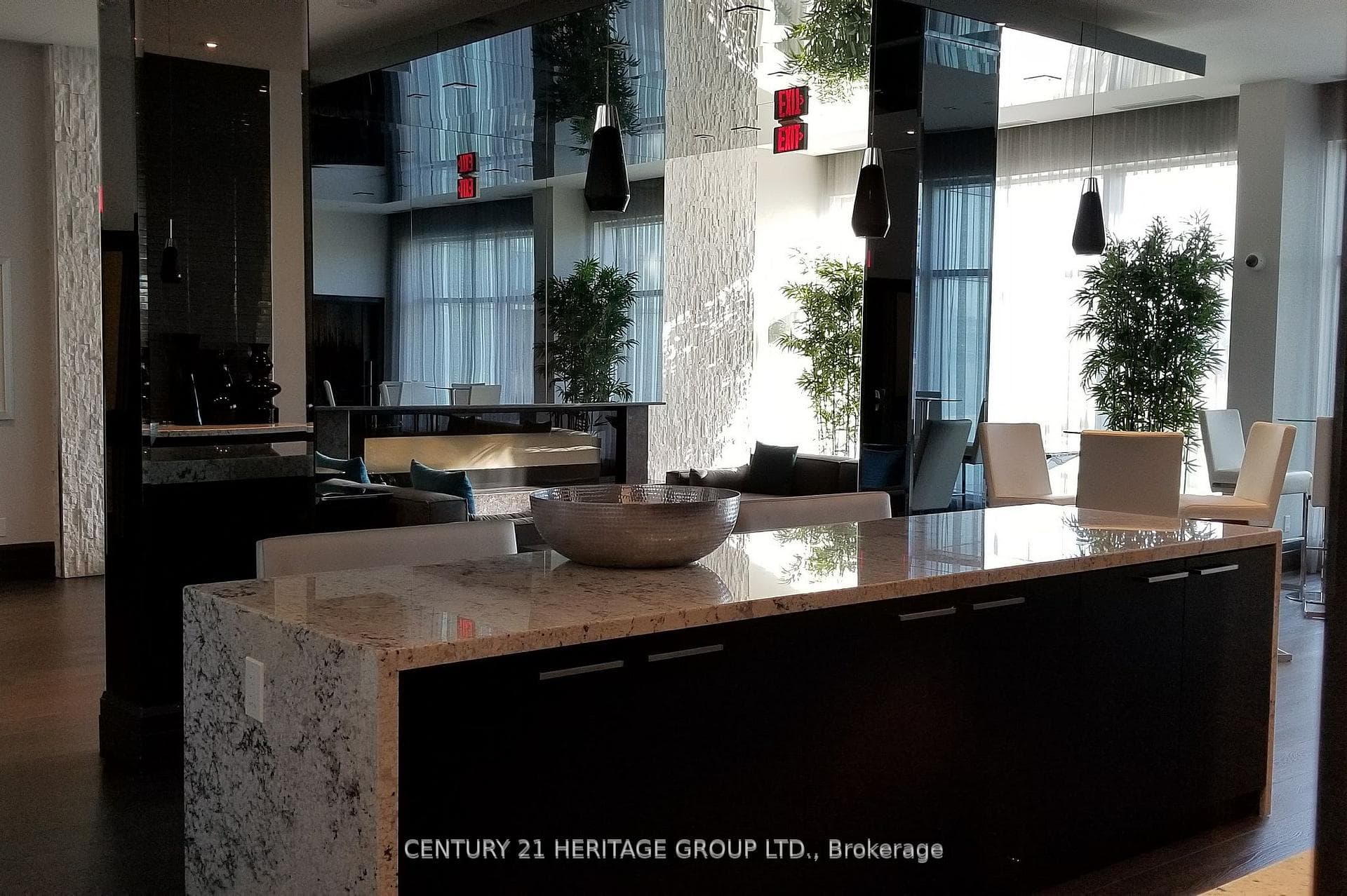 55 Speers Road Unit 1706 photo 2