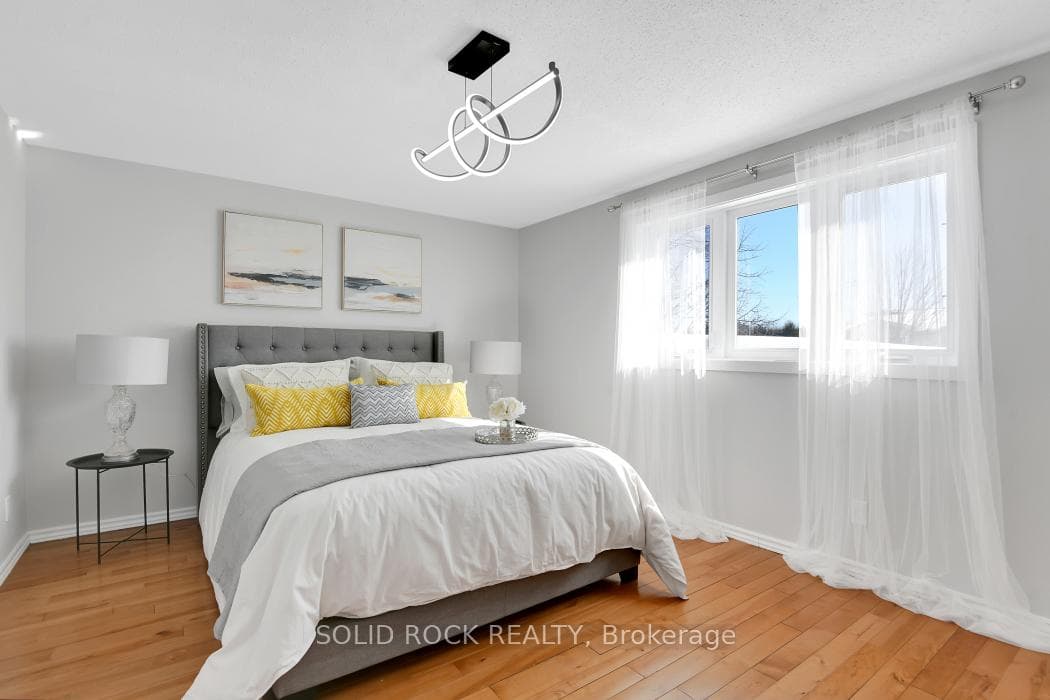 8 Shearer Crescent photo 19