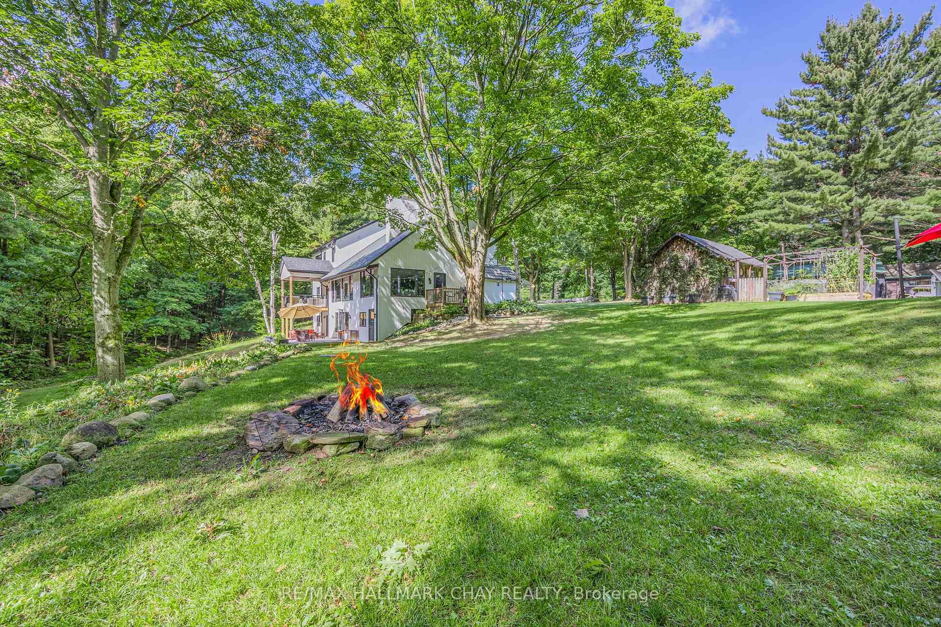 1359 Old Barrie Road photo 45