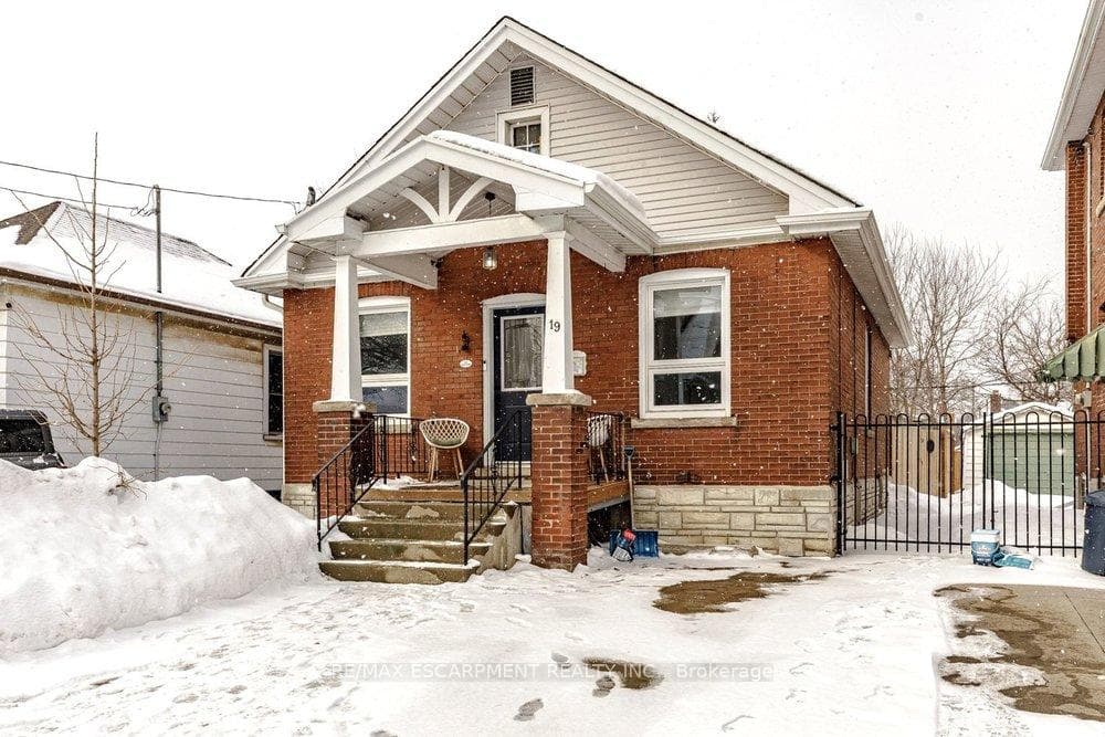 19 Huxley Avenue photo 1