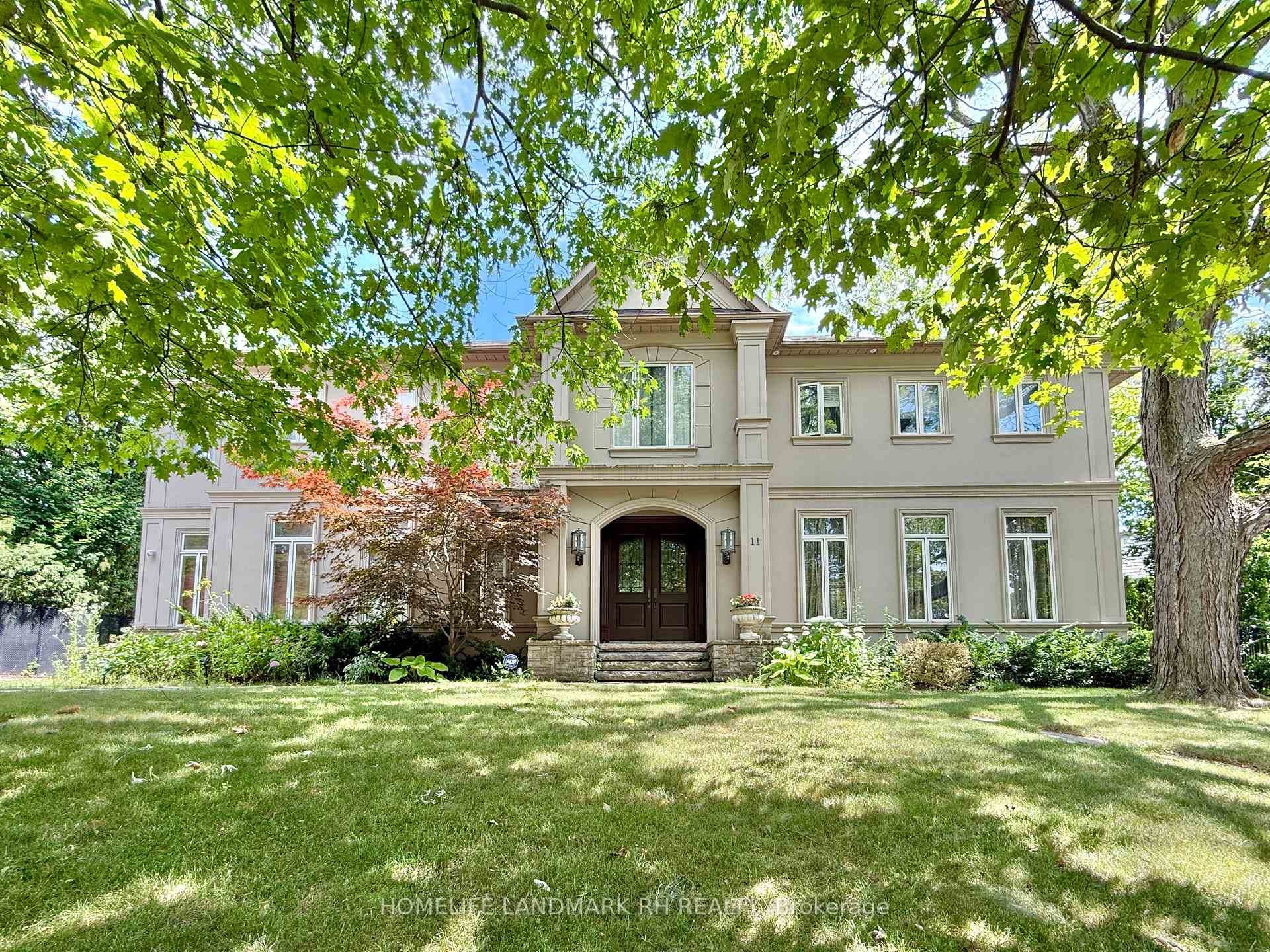 11 Chieftain Crescent photo 1