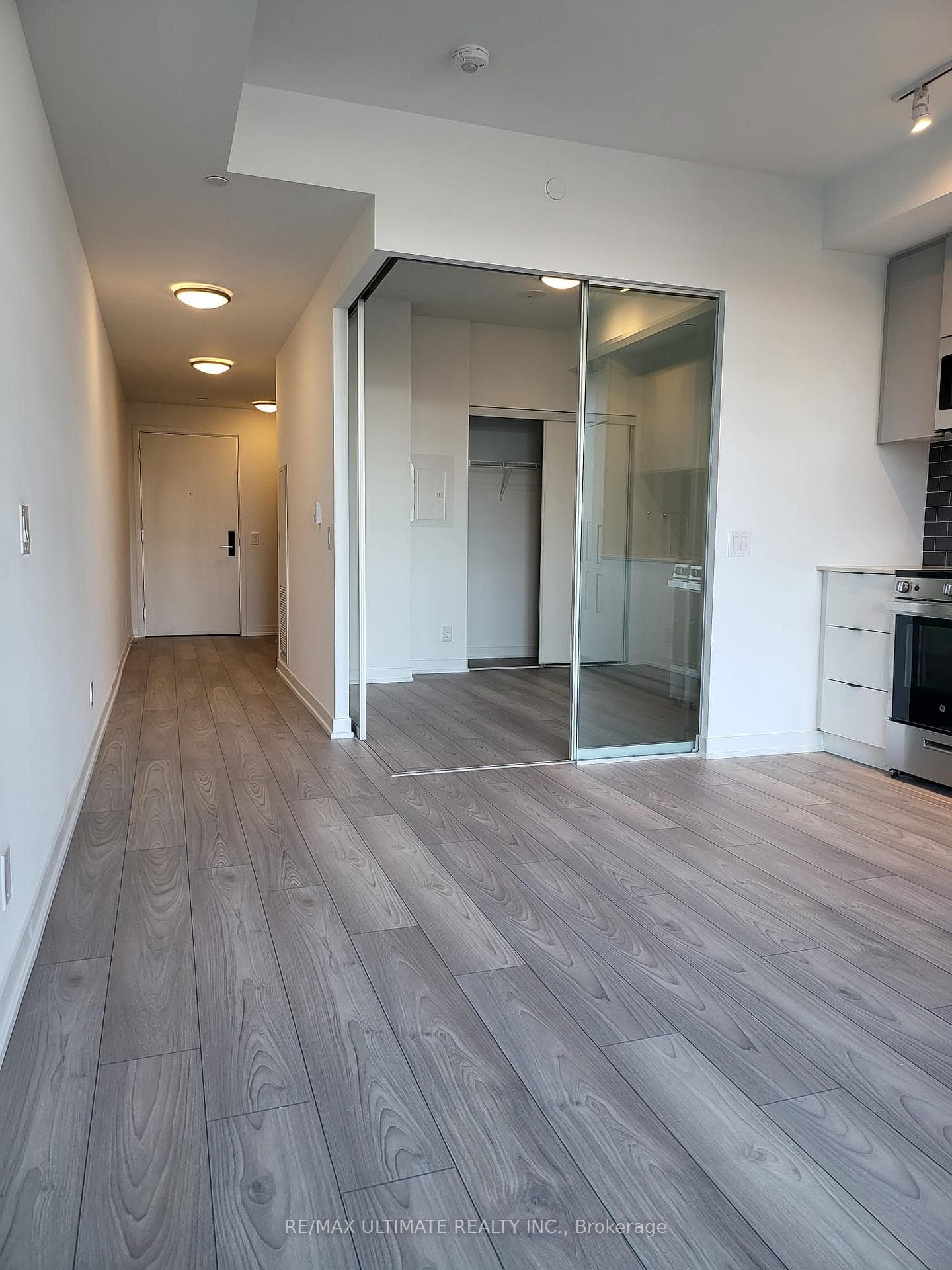 285 Dufferin Street Unit 304 photo 9