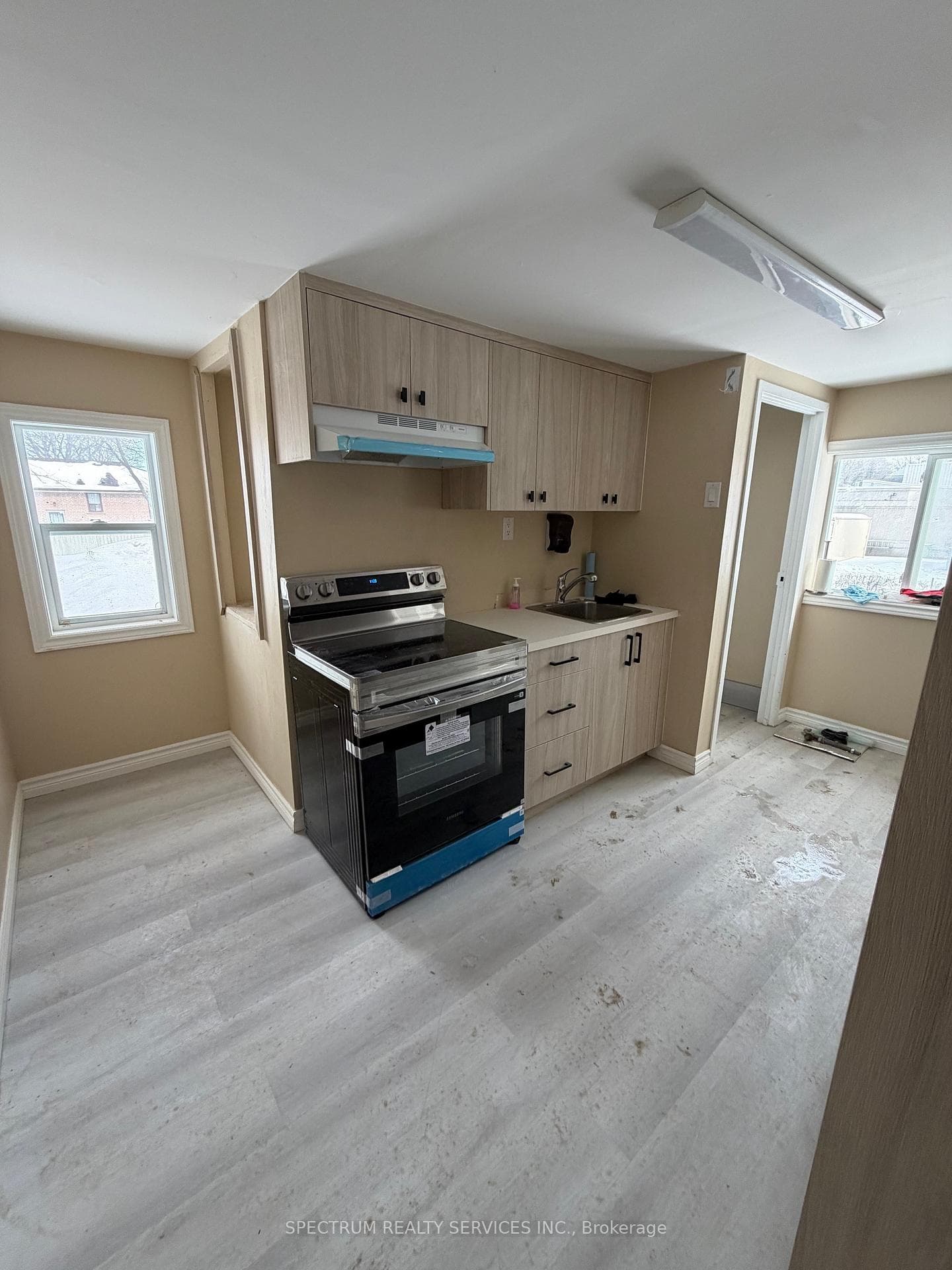 698 Sheppard Avenue photo 6