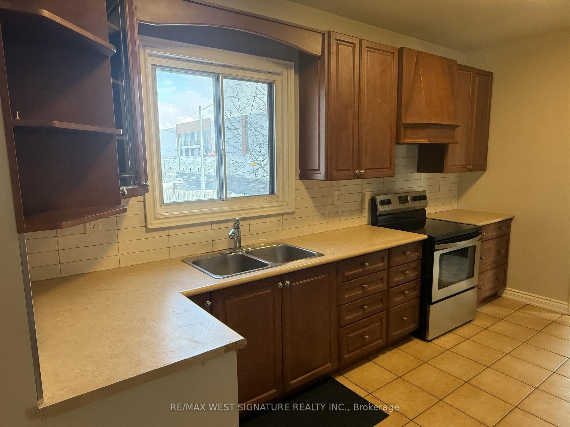 2984 King Road photo 2