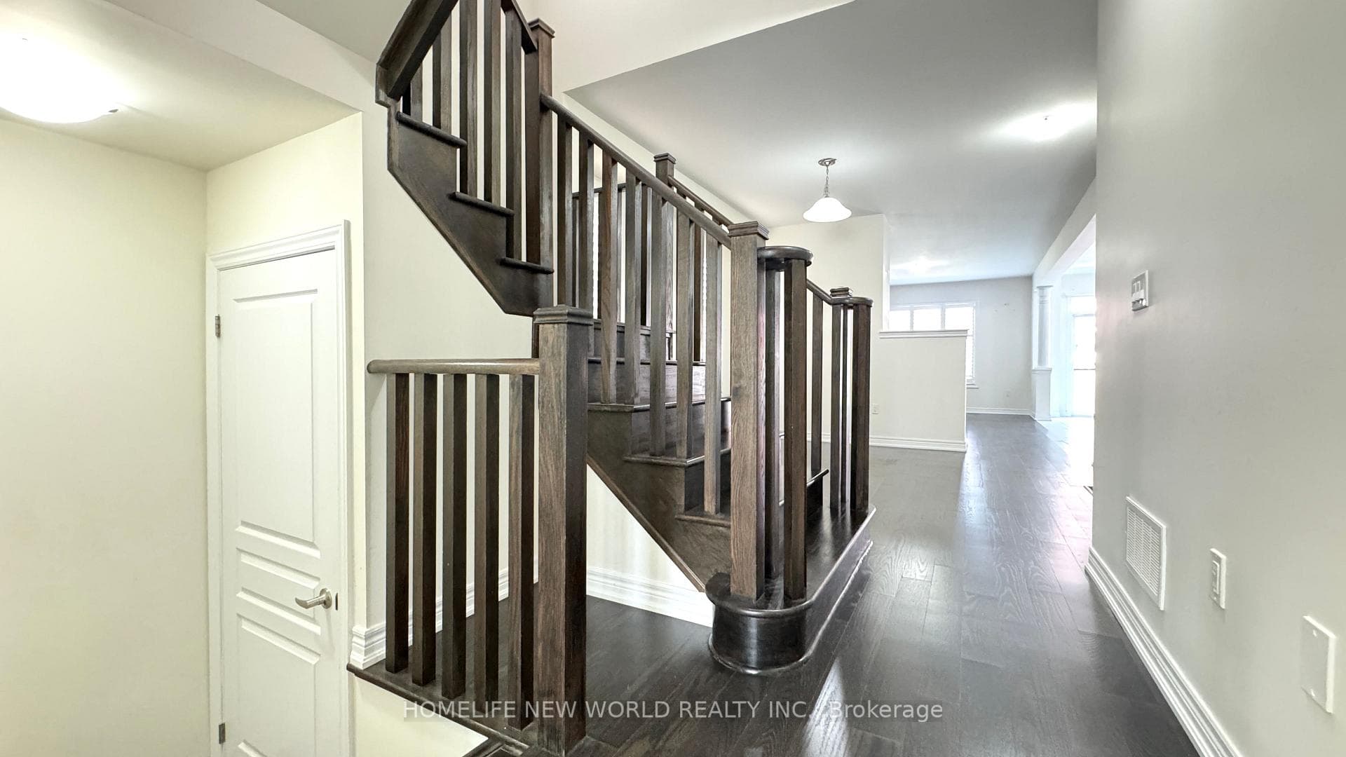 32 Falconridge Terrace photo 3
