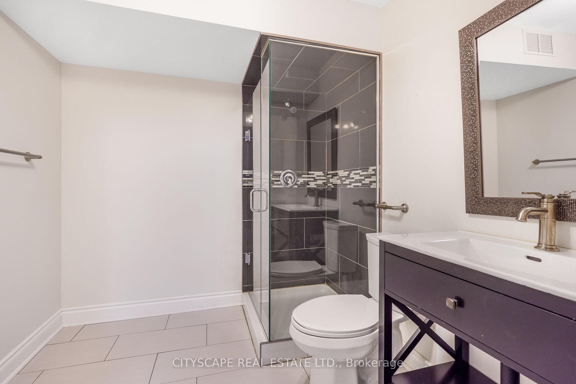 5515 Challenger Drive photo 40