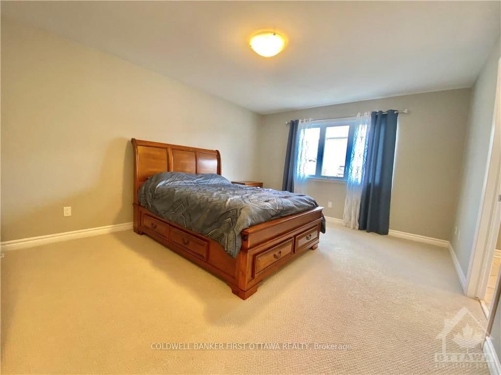 426 WARMSTONE Drive photo 15