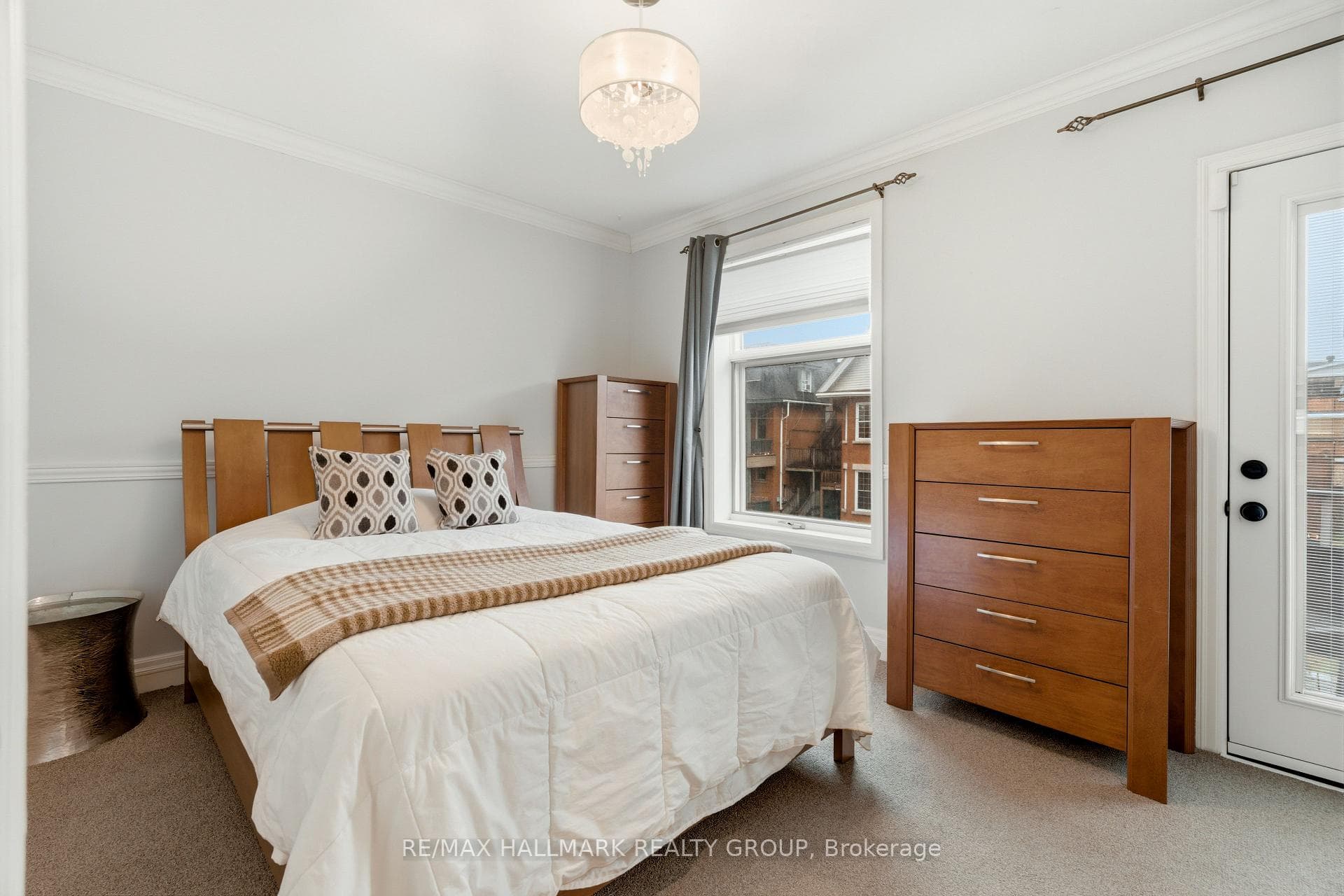 417 Daly Avenue photo 18