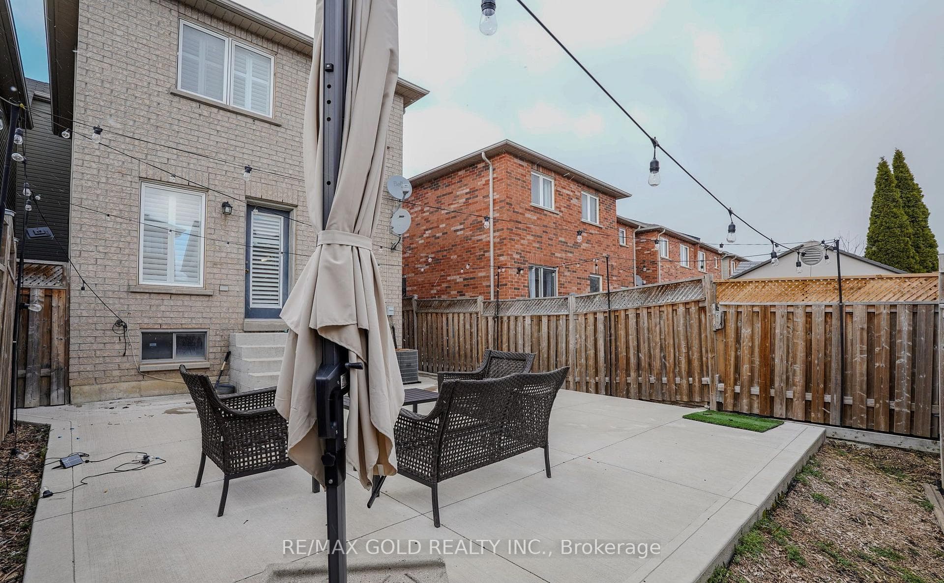109 Crystal Glen Crescent photo 36