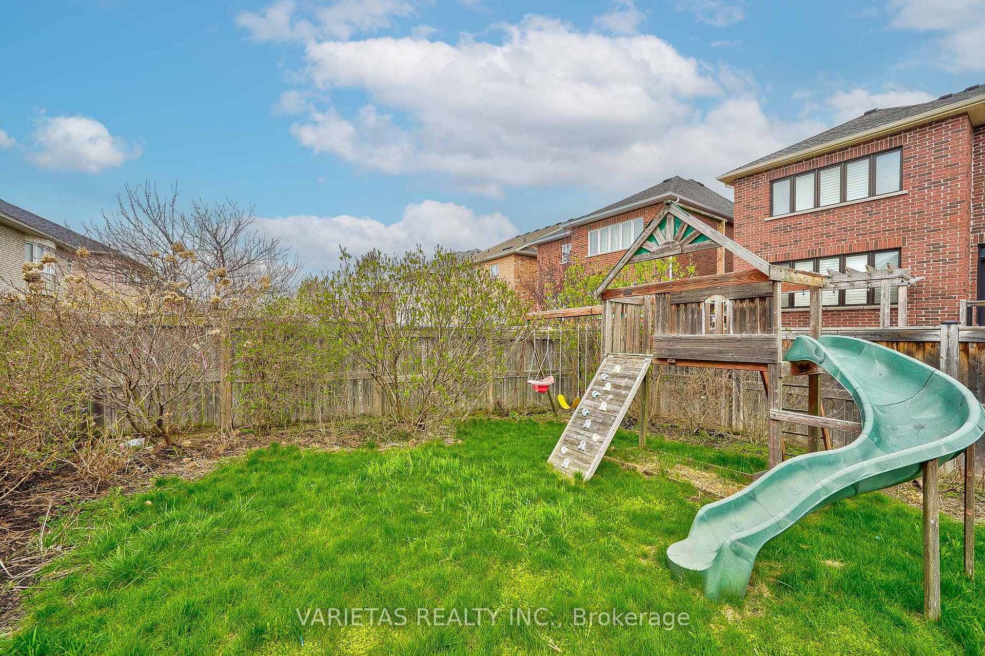 725 Millard Street photo 30