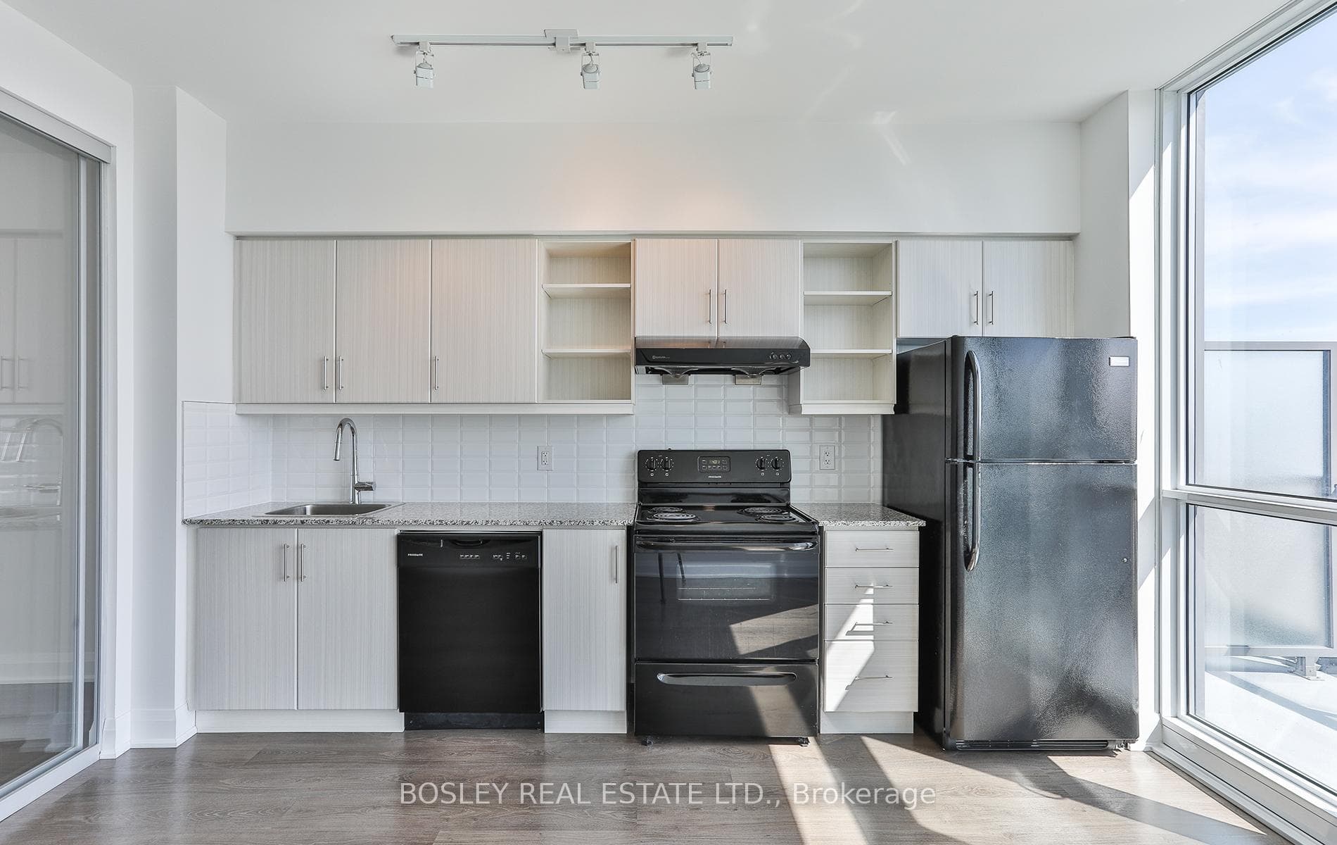 160 Vanderhoof Avenue Unit PH08 photo 2