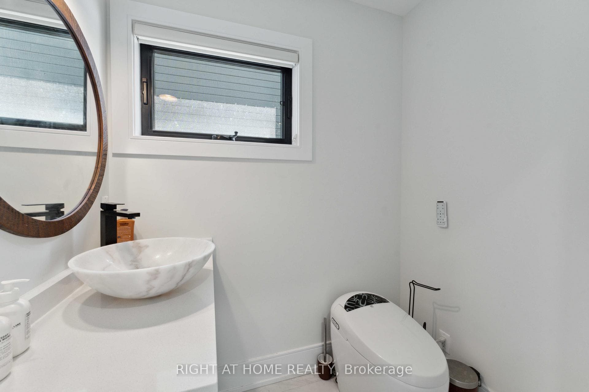 187 Carleton Avenue photo 22