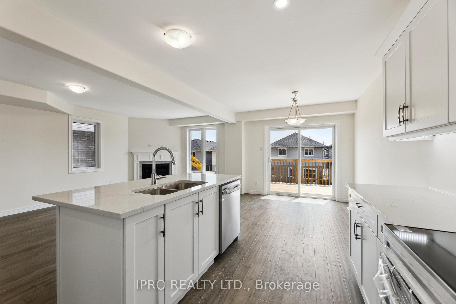 925 Bamford Terrace photo 17
