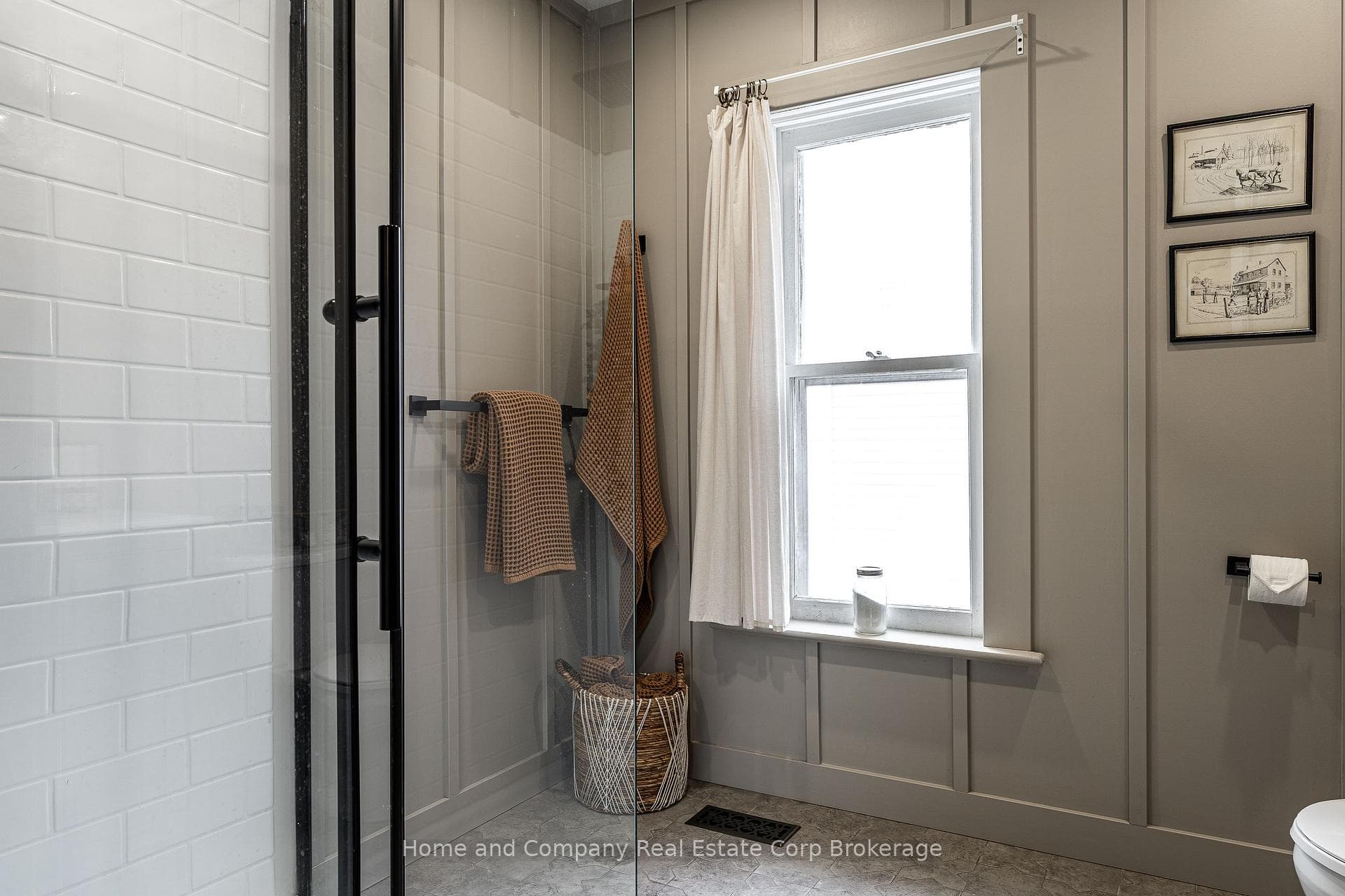 211 Queen Street photo 20