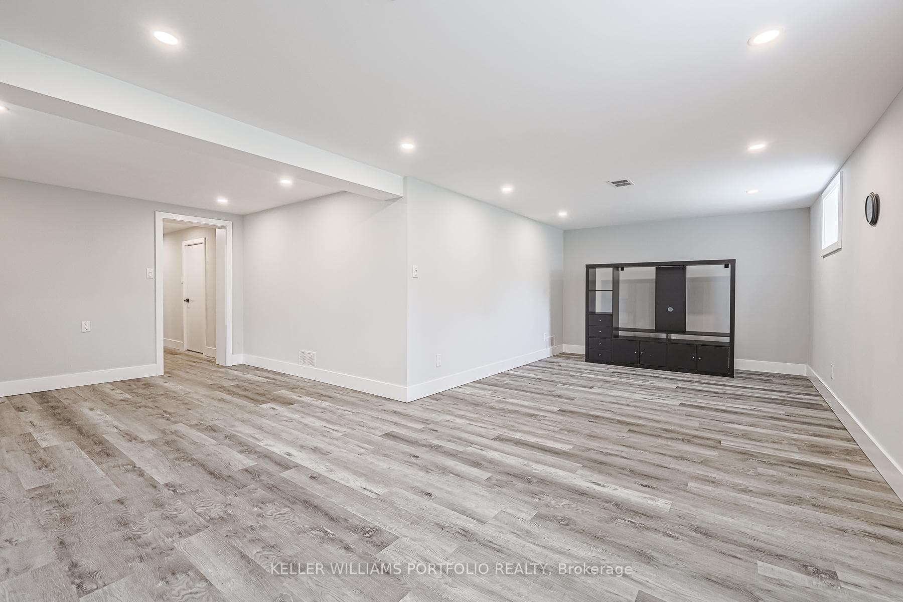210 Renforth Drive photo 31