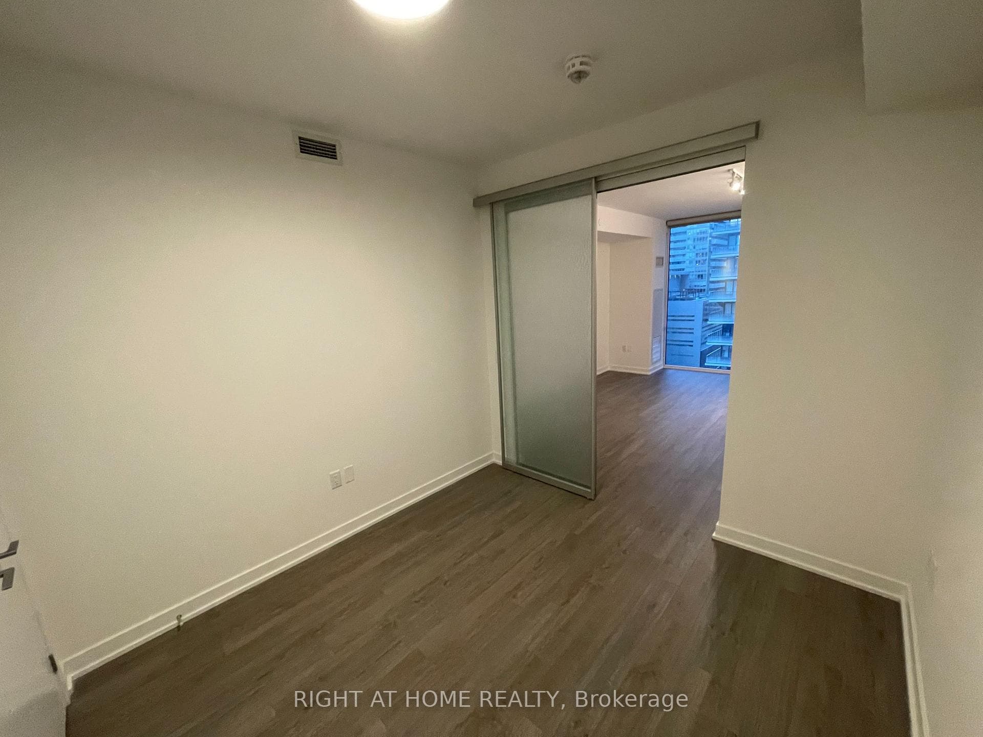 357 King Street Unit 1105 photo 21
