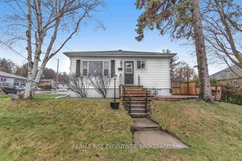 2 Howard Crescent Unit 2 photo 1