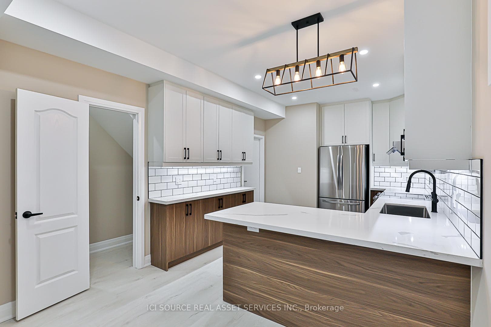747 Langford Boulevard Unit B photo 4