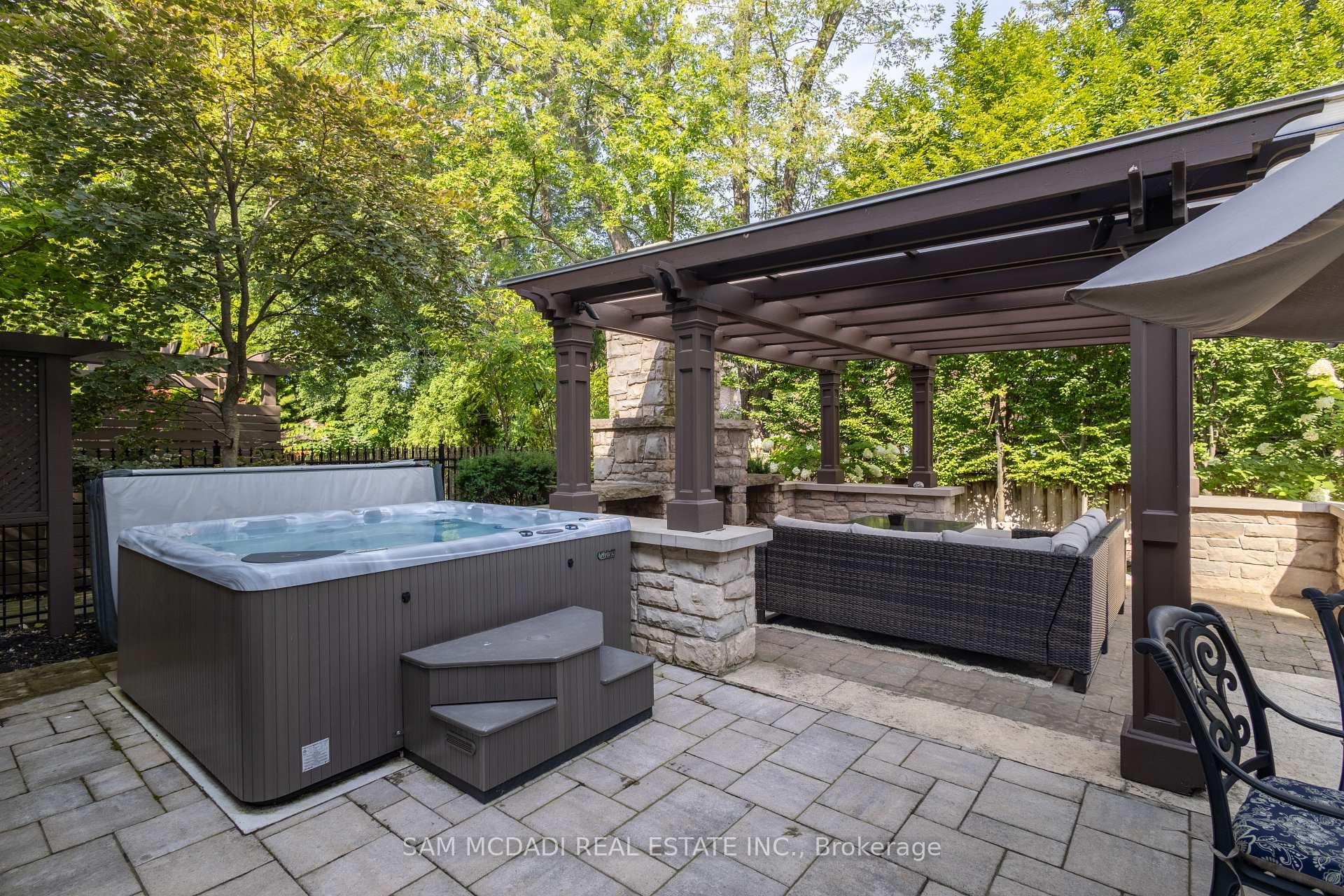 725 Queensway N/A photo 46