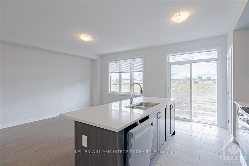 310 GISBORNE Place photo 10