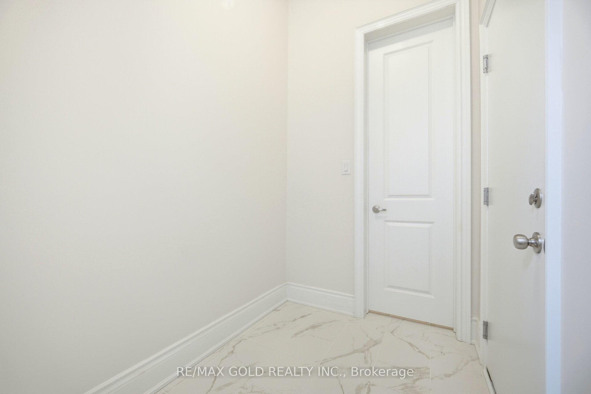 32 Addison Street photo 19
