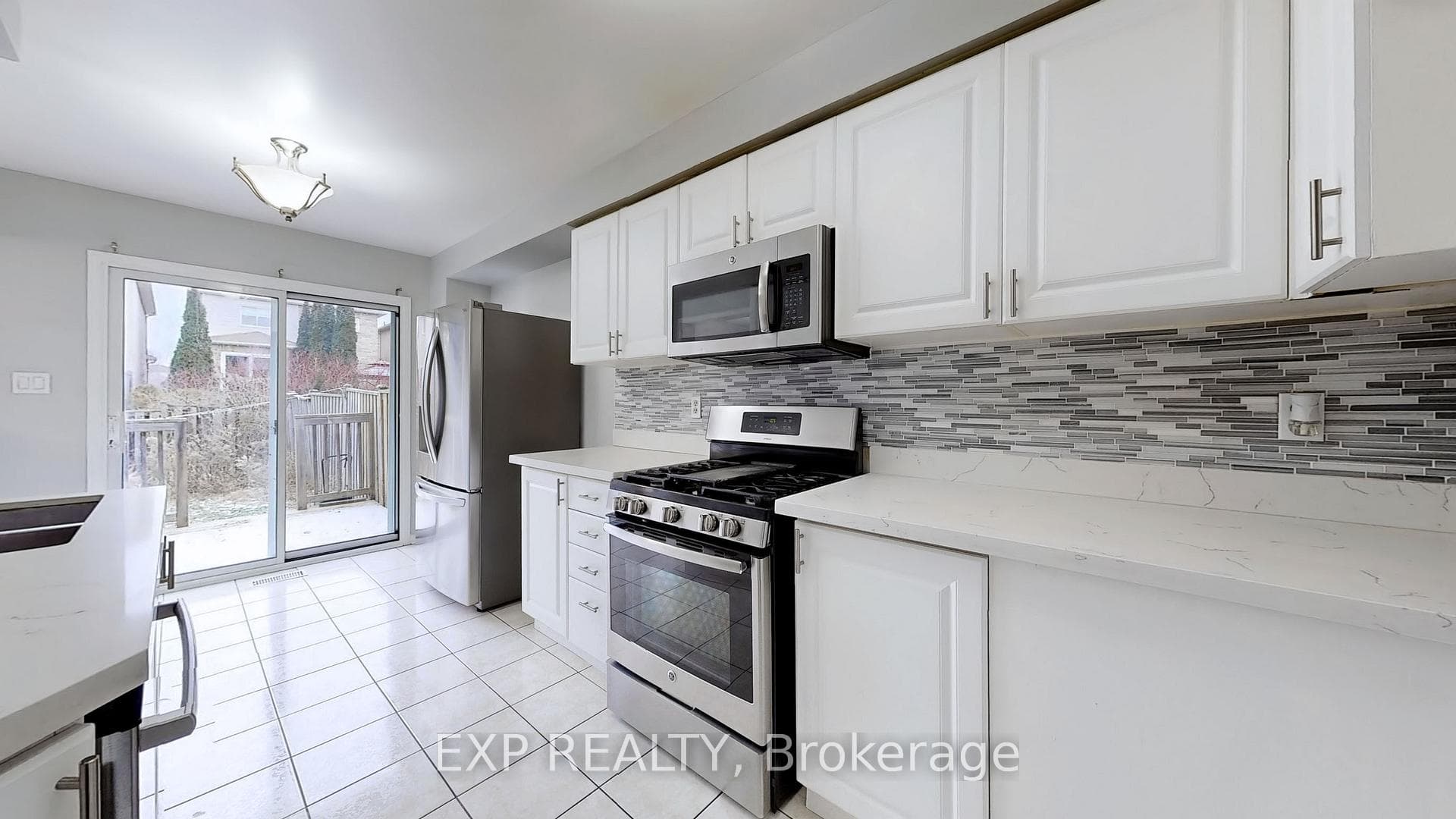 60 Tincomb Crescent photo 6