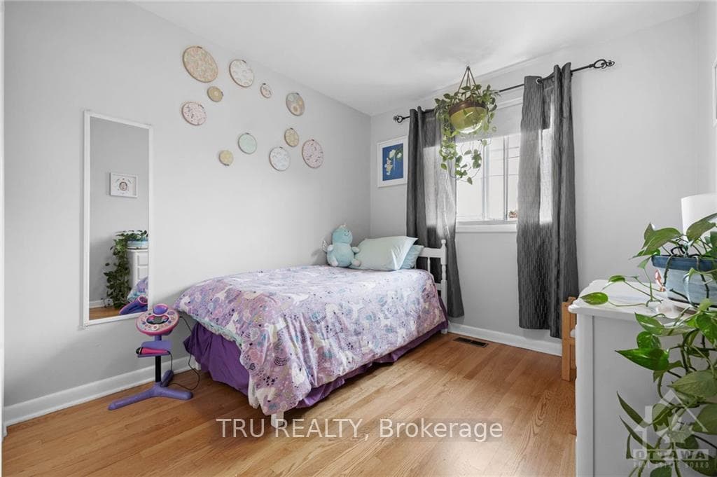 620 CLARKE Avenue photo 15