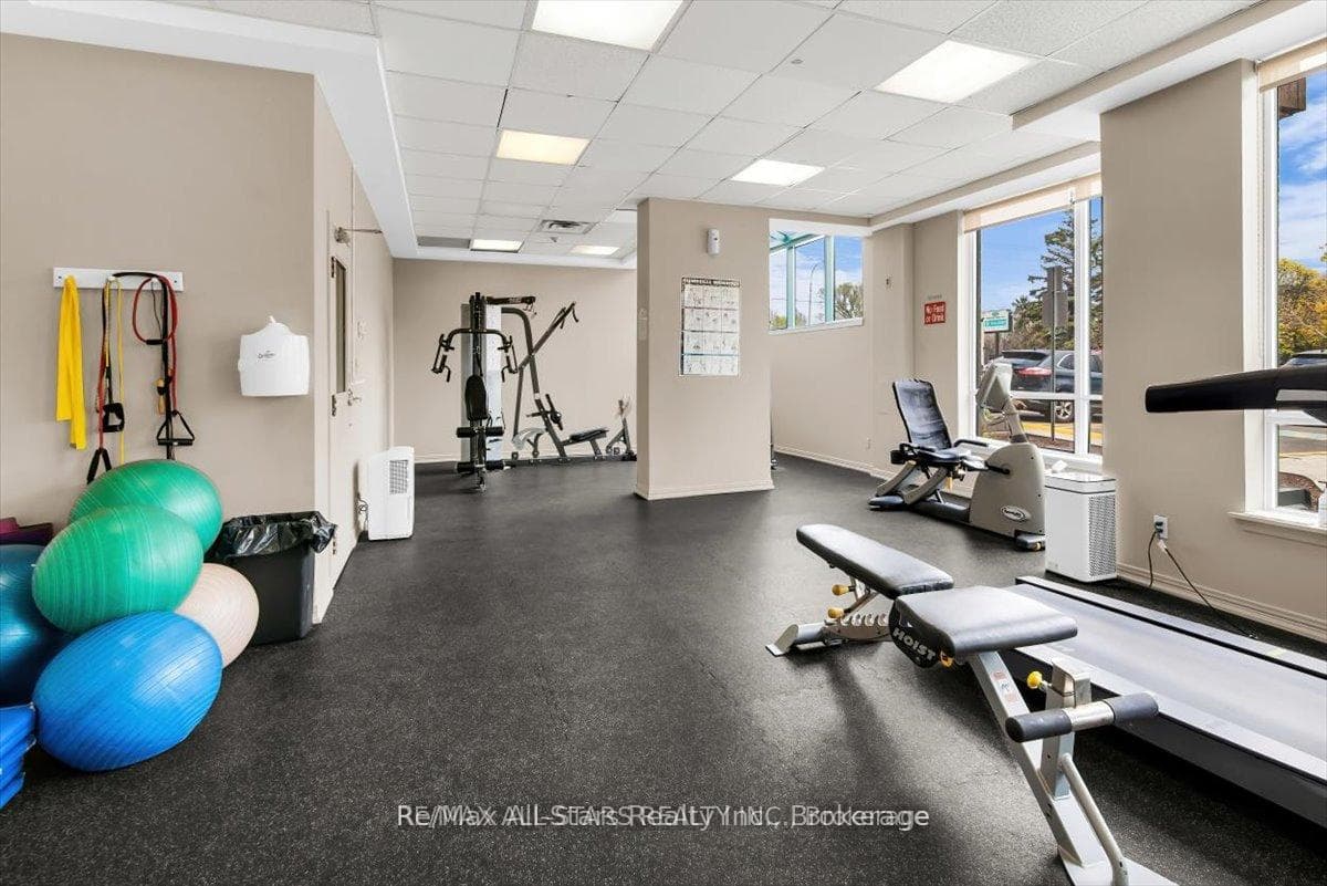 711 Rossland Road Unit 1002 photo 24