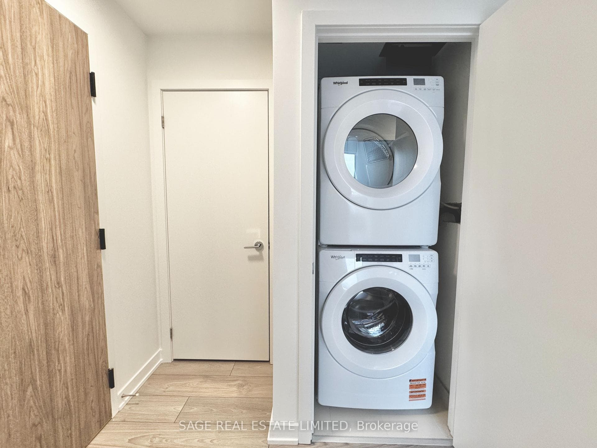 1007 The Queensway N/A Unit 1403 photo 3