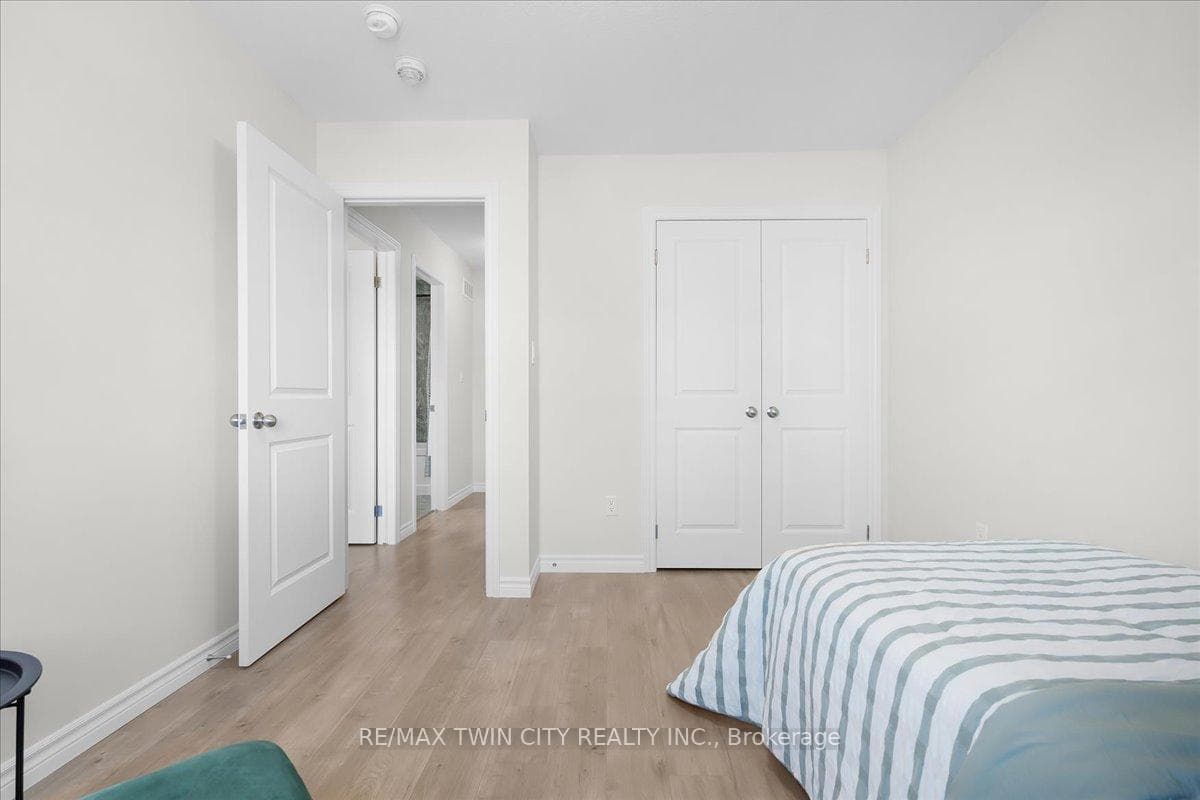 180 Links Crescent photo 28