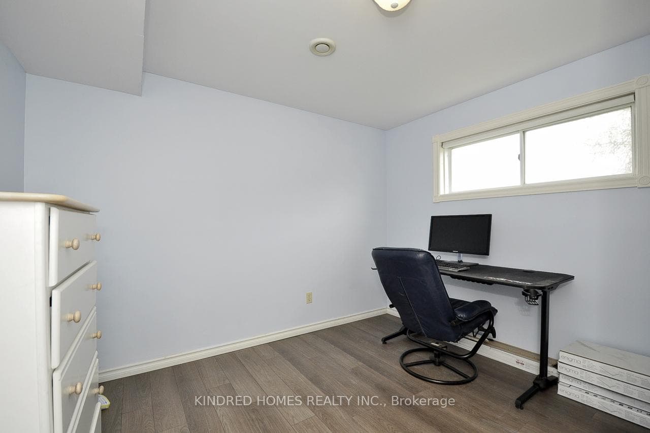 2 Brackenbury Street photo 24